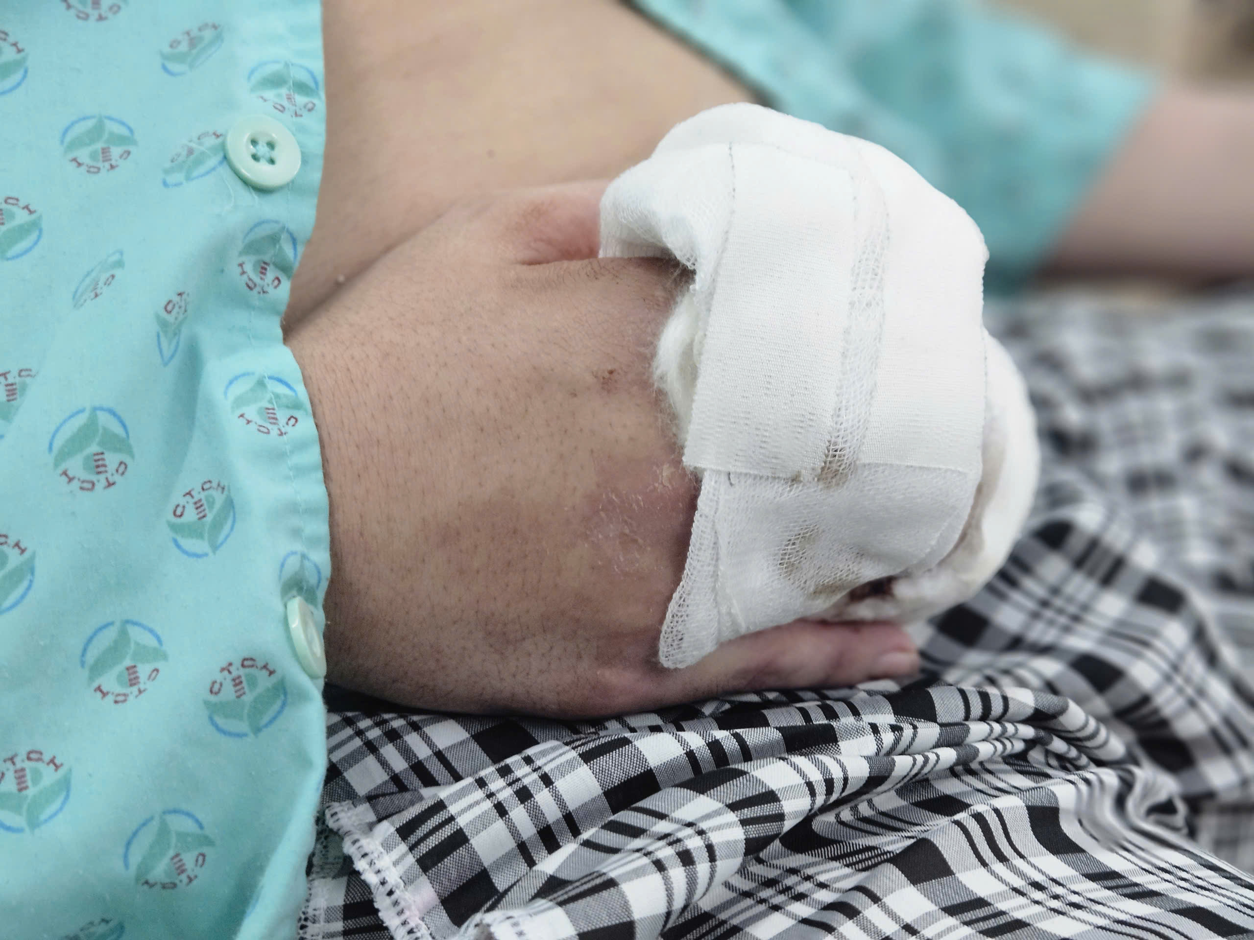 Món quà bên giường bệnh, "tiếp lửa" tinh thần cho sinh viên- Ảnh 3.