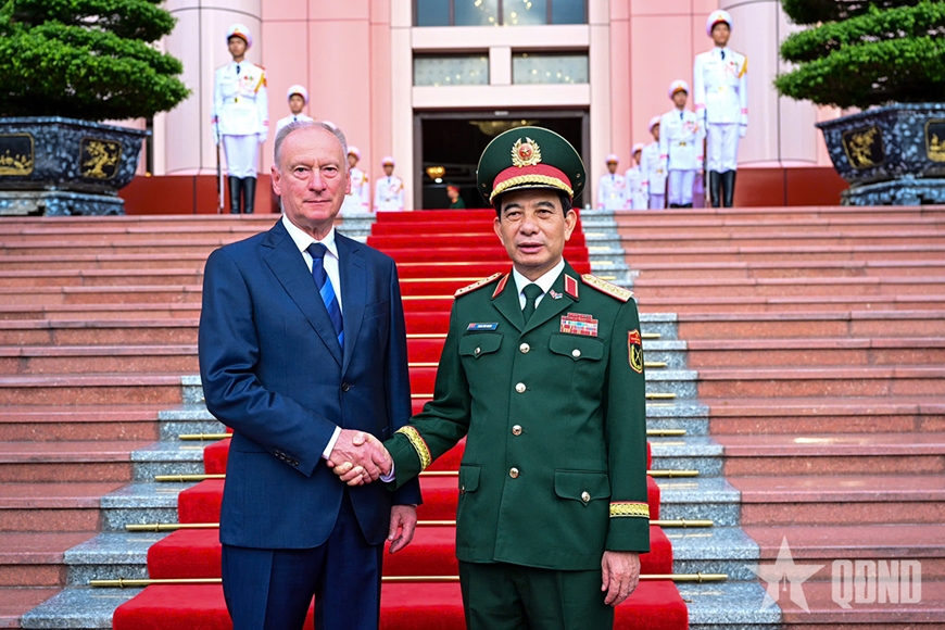 Trợ lý Tổng thống, Chủ tịch Hội đồng Biển Liên bang Nga thăm Việt Nam- Ảnh 1. Trợ lý Tổng thống, Chủ tịch Hội đồng Biển Liên bang Nga thăm Việt Nam- Ảnh 1.