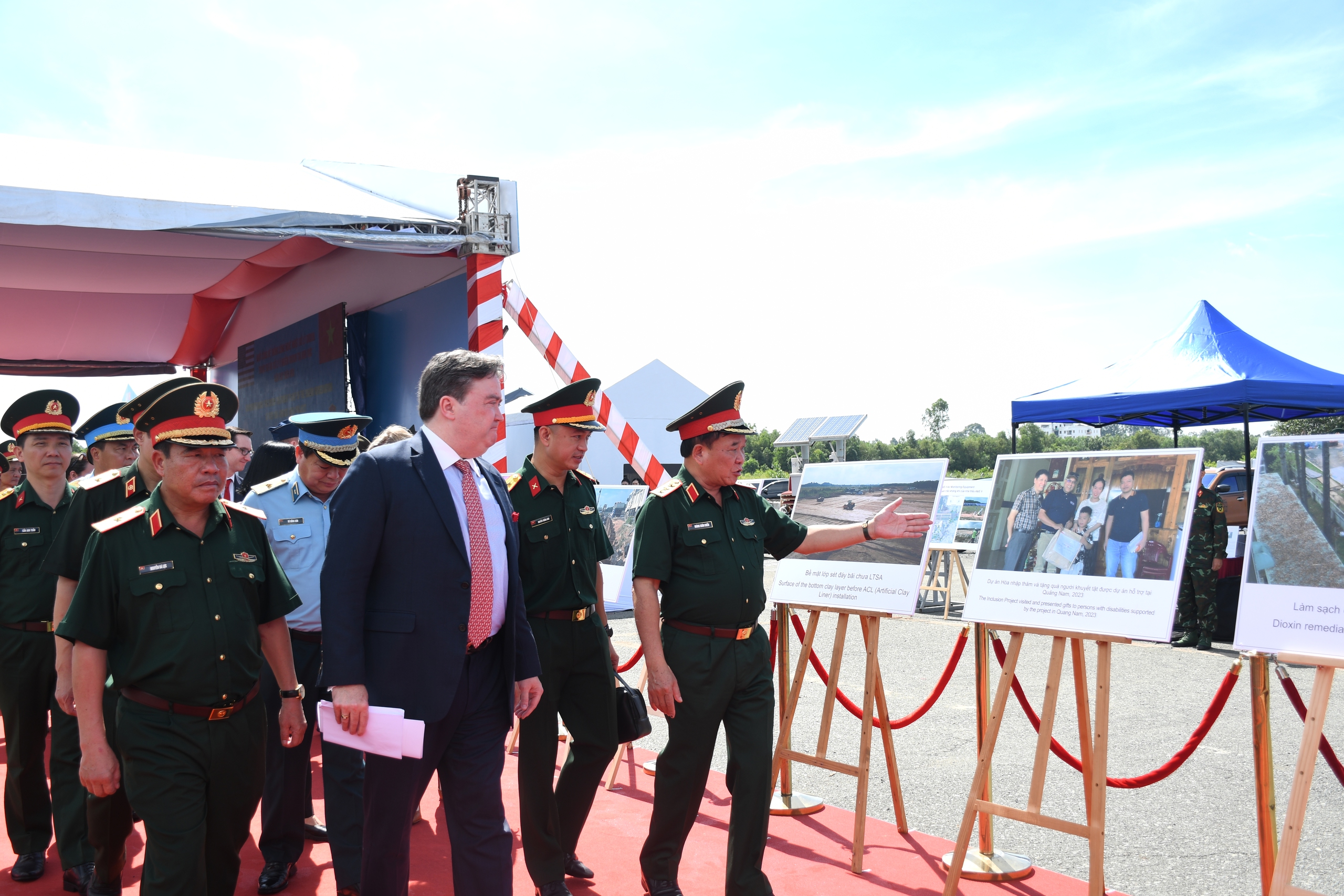 Bàn giao 6 ha đất sạch dioxin sân bay Biên Hòa sau 6 năm nỗ lực hợp tác Việt - Mỹ - Ảnh 1. Bàn giao 6 ha đất sạch dioxin sân bay Biên Hòa sau 6 năm nỗ lực hợp tác Việt - Mỹ - Ảnh 1.