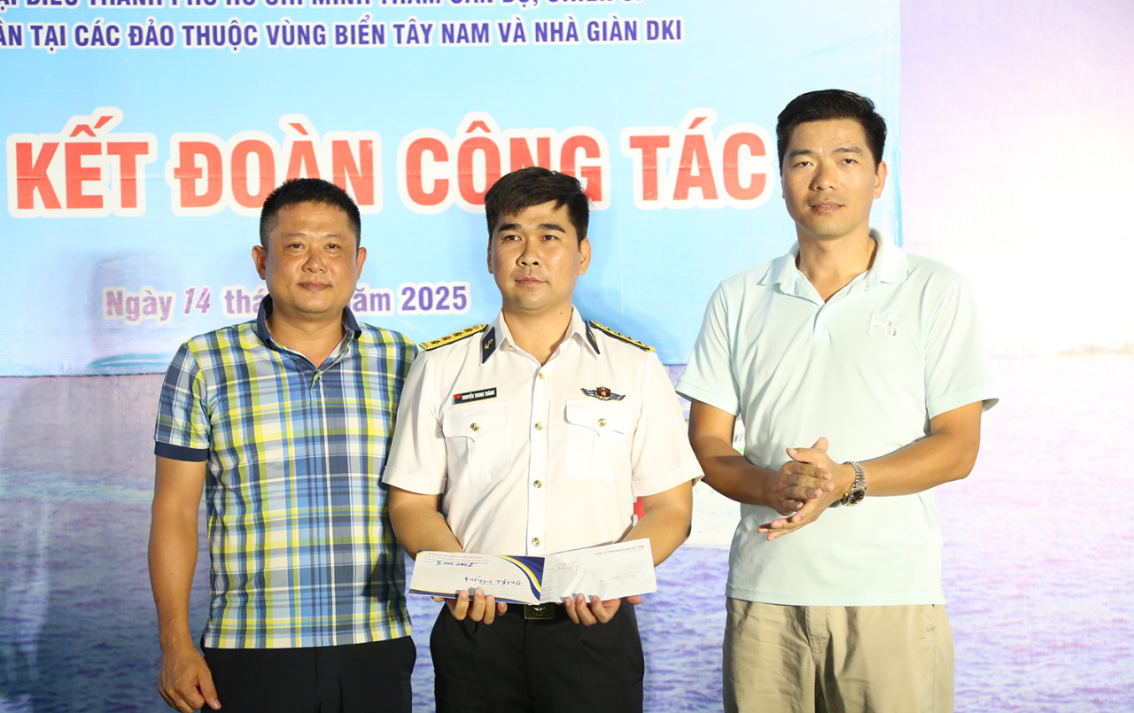 Đoàn đại biểu TP HCM hoàn thành chuyến công tác thăm quân dân các đảo Tây Nam và Nhà giàn DK1 - Ảnh 5.