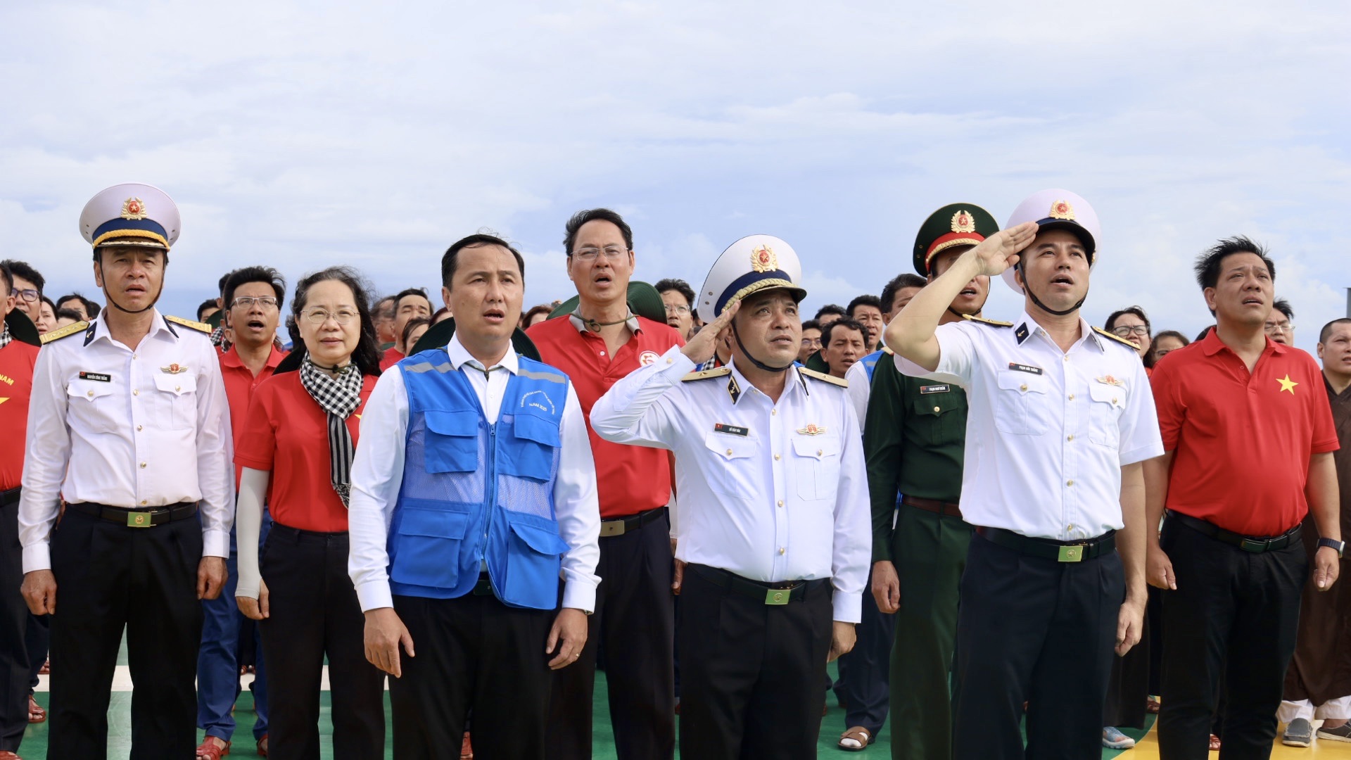 Đoàn đại biểu TP HCM hoàn thành chuyến công tác thăm quân dân các đảo Tây Nam và Nhà giàn DK1 - Ảnh 6.
