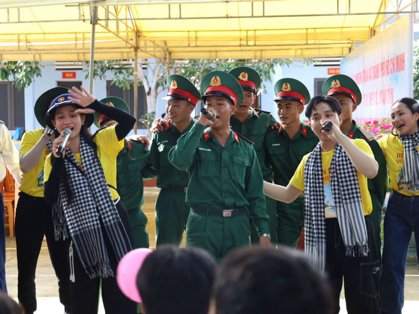 Đoàn đại biểu TP HCM hoàn thành chuyến công tác thăm quân dân các đảo Tây Nam và Nhà giàn DK1 - Ảnh 14.
