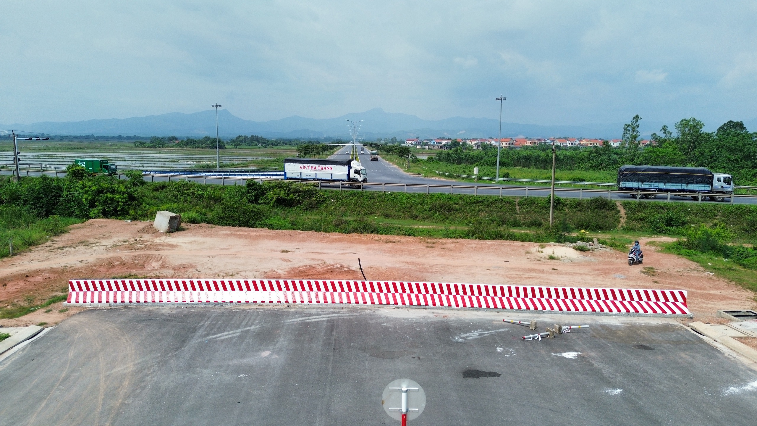 Không có chuyện "làm cầu vượt Điện Biên Phủ" qua đường tránh Đồng Hới- Ảnh 2.