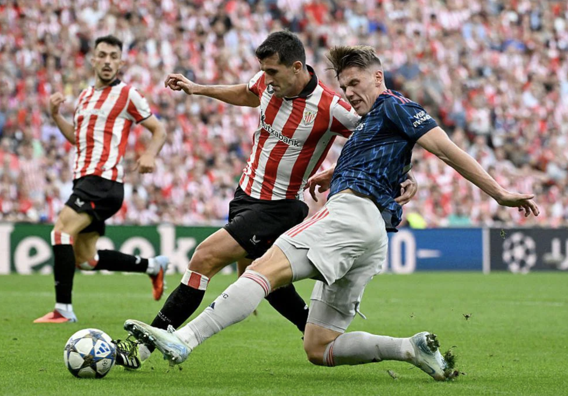 البديل الرائع يسجل هدفاً، أرسنال يتغلب على بلباو في الجولة الافتتاحية لدوري أبطال أوروبا - صورة 1. Siêu dự bị lập công, Arsenal đại thắng Bilbao vòng mở màn Champions League- Ảnh 1.