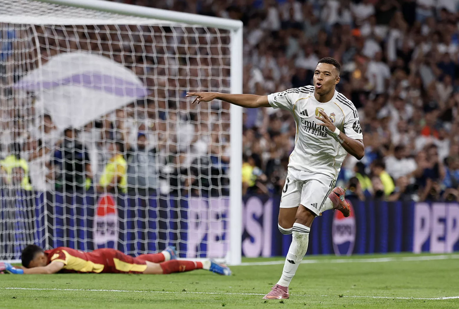 "Người hùng" Mabppe lập kỳ tích, Real Madrid thoát hiểm tại Bernabeu- Ảnh 3.