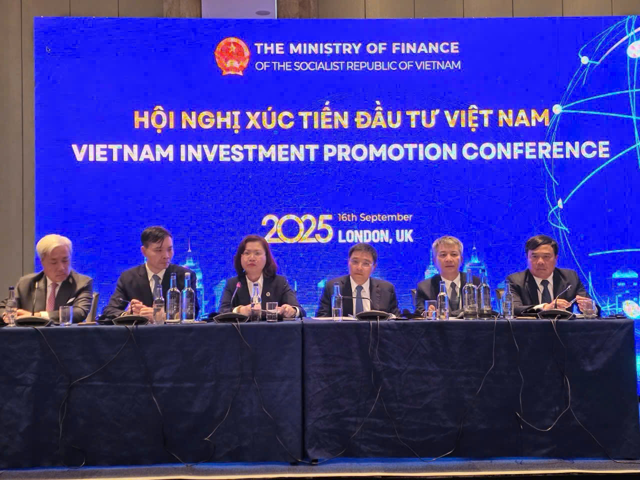 Việt Nam phát triển thị trường chứng khoán minh bạch và bền vững tại Vương quốc Anh - Ảnh 2. Việt Nam phát triển thị trường chứng khoán minh bạch và bền vững tại Vương quốc Anh - Ảnh 2.