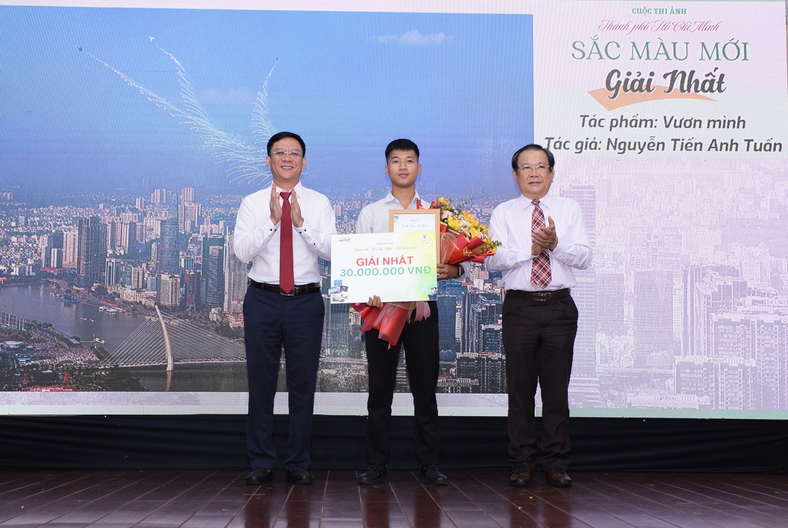 "TP HCM - Sắc màu mới": Thành phố được kể bằng ngôn ngữ ảnh- Ảnh 2. "TP HCM - Sắc màu mới": Thành phố được kể bằng ngôn ngữ ảnh- Ảnh 2.