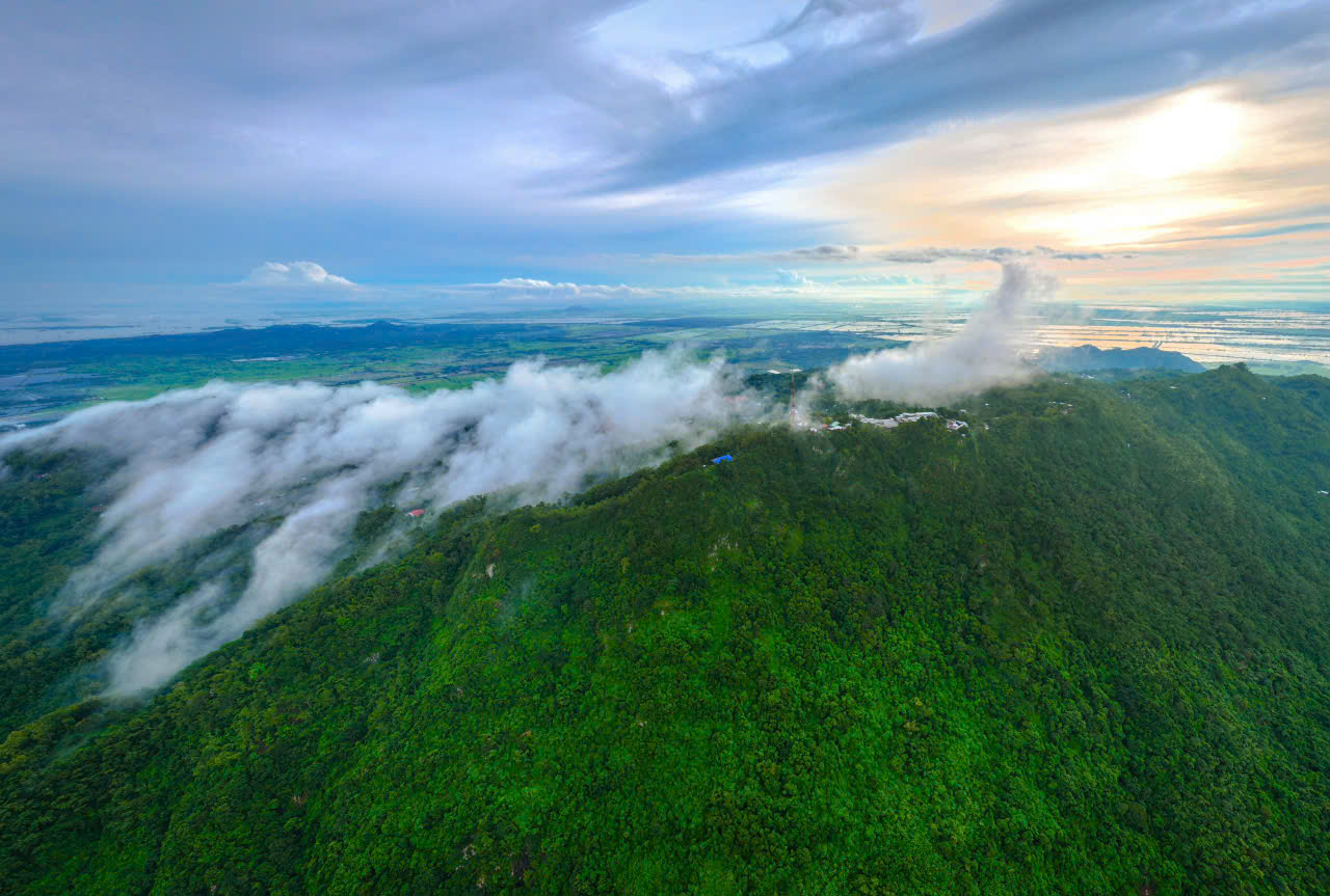 Săn mây tại Núi Cấm An Giang - trải nghiệm kỳ diệu trên nóc nhà miền Tây - Ảnh 3. Săn mây tại Núi Cấm An Giang - trải nghiệm kỳ diệu trên nóc nhà miền Tây - Ảnh 3.