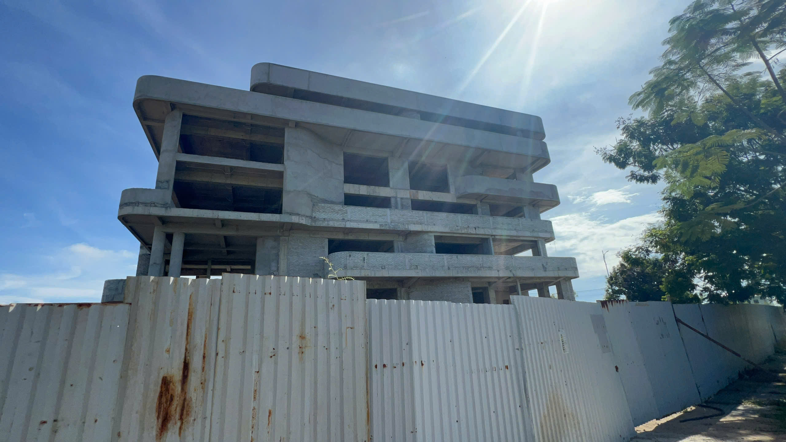 Hình ảnh dự án toà nhà CNTT Huế sau khi nhà thầu ở Hà Nội “tháo chạy”- Ảnh 1.