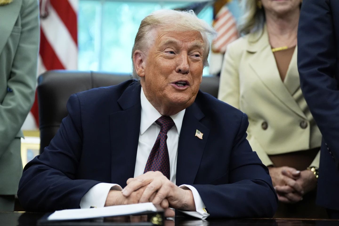 Tổng thống Donald Trump kiện New York Times, đòi bồi thường 15 tỉ USD- Ảnh 1.