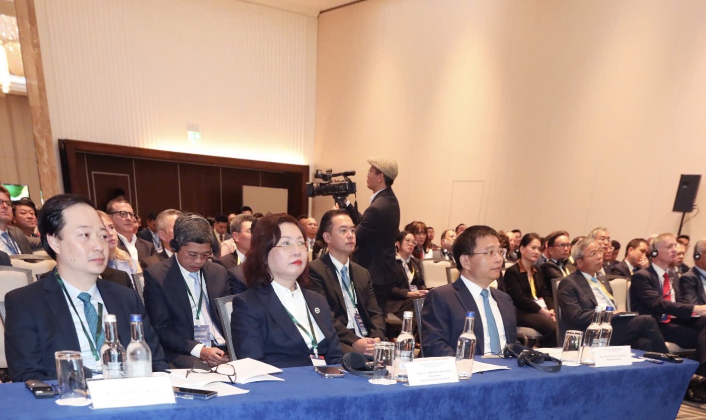 Việt Nam phát triển thị trường chứng khoán minh bạch và bền vững tại Vương quốc Anh - Ảnh 1. Việt Nam phát triển thị trường chứng khoán minh bạch và bền vững tại Vương quốc Anh - Ảnh 1.
