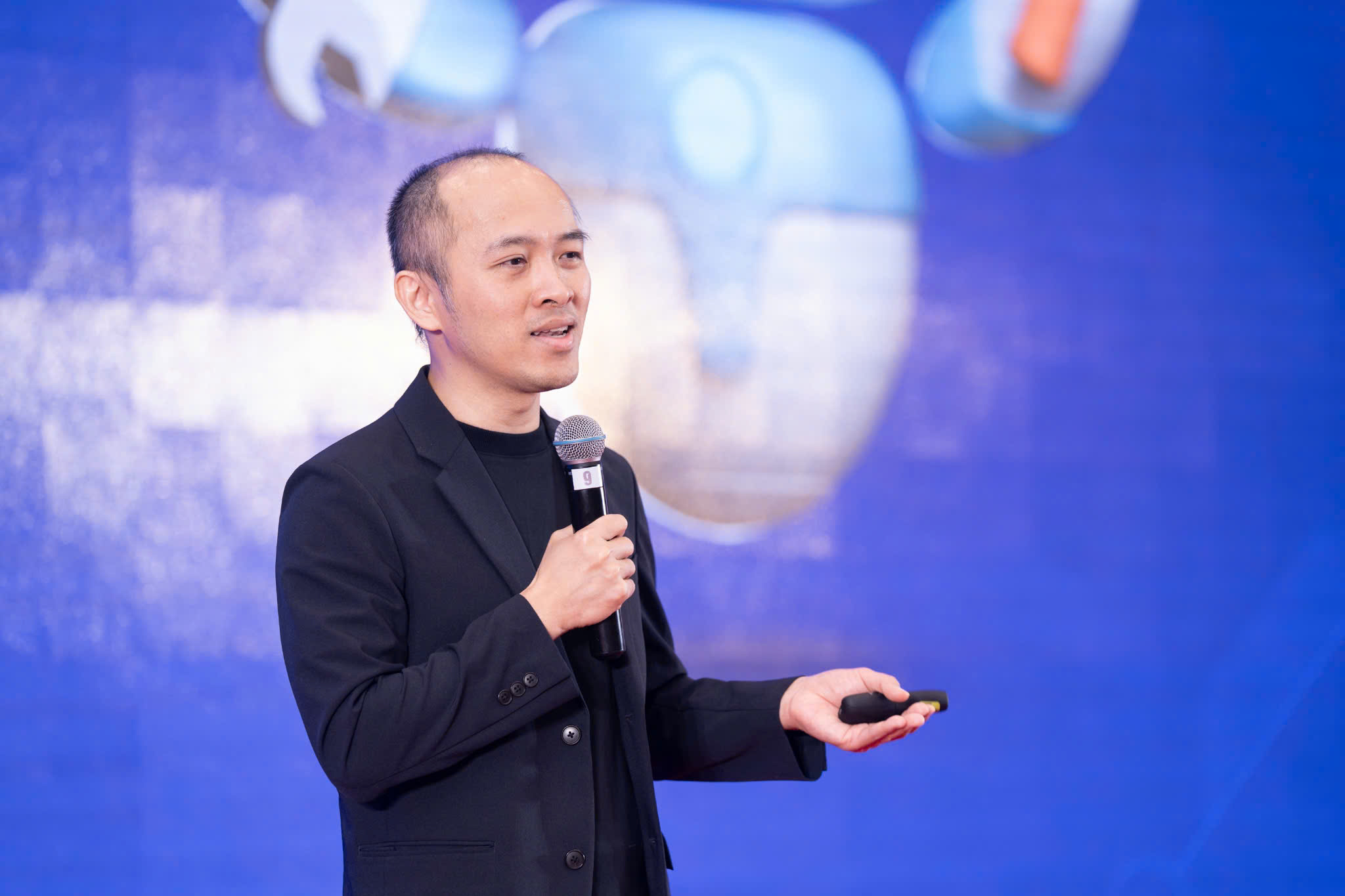 लेफ्टिनेंट जनरल गुयेन मिन्ह चिन्ह: अपराधी धोखाधड़ी करने और नेटवर्क पर हमला करने के लिए एआई का उपयोग करते हैं - फोटो 2. Trung tướng Nguyễn Minh Chính: Tội phạm dùng AI để lừa đảo, tấn công mạng- Ảnh 2.