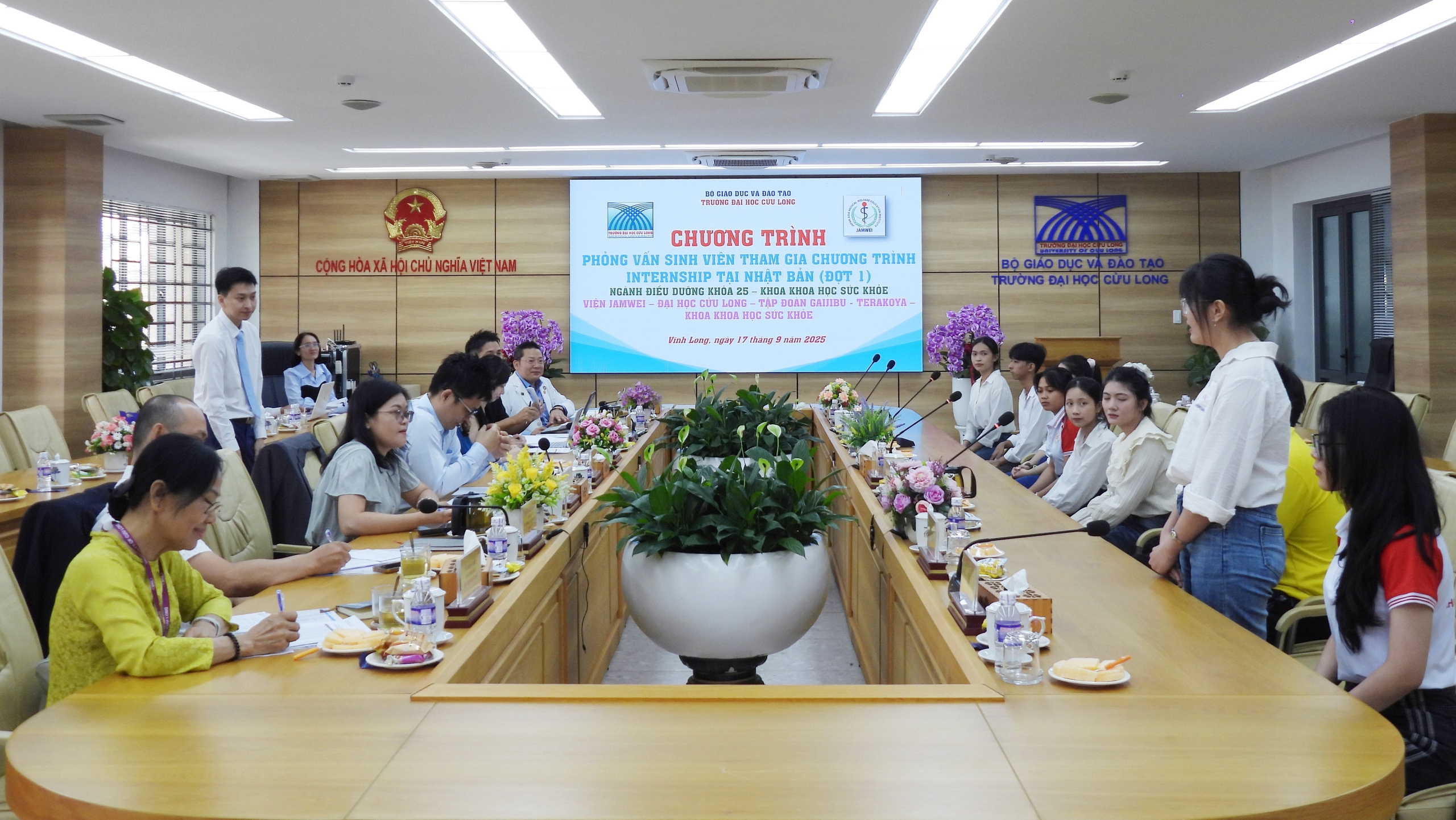 និស្សិតនៃសាកលវិទ្យាល័យ Cuu Long ចំនួន ១៧០នាក់ បានចូលរួមសម្ភាសន៍ជាមួយភាគីជប៉ុន - រូបថត ៥. 170 sinh viên Trường ĐH Cửu Long tham gia phỏng vấn với phía Nhật Bản- Ảnh 5.