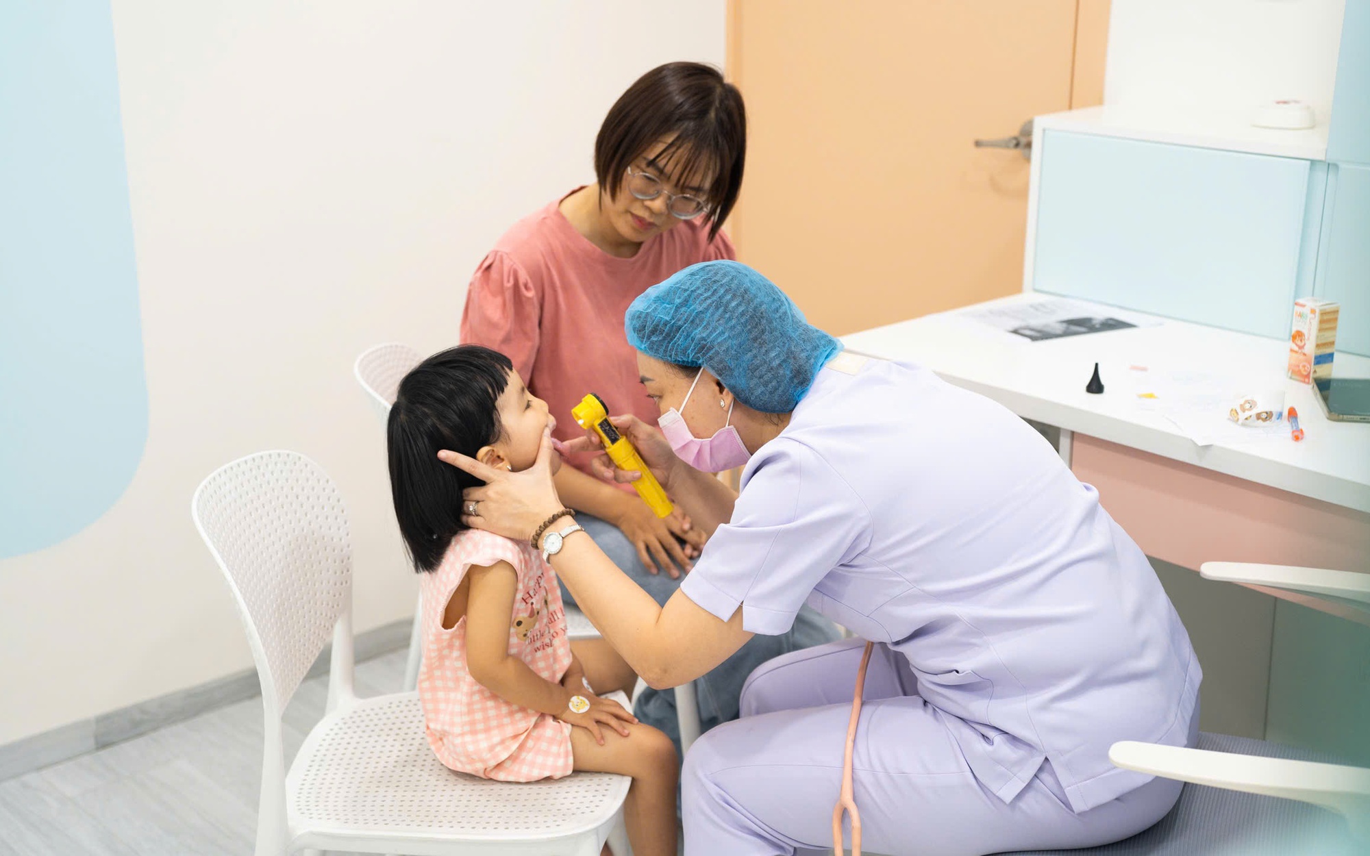 Nhân viên y tế sắp được tăng phụ cấp? - Ảnh 2.
