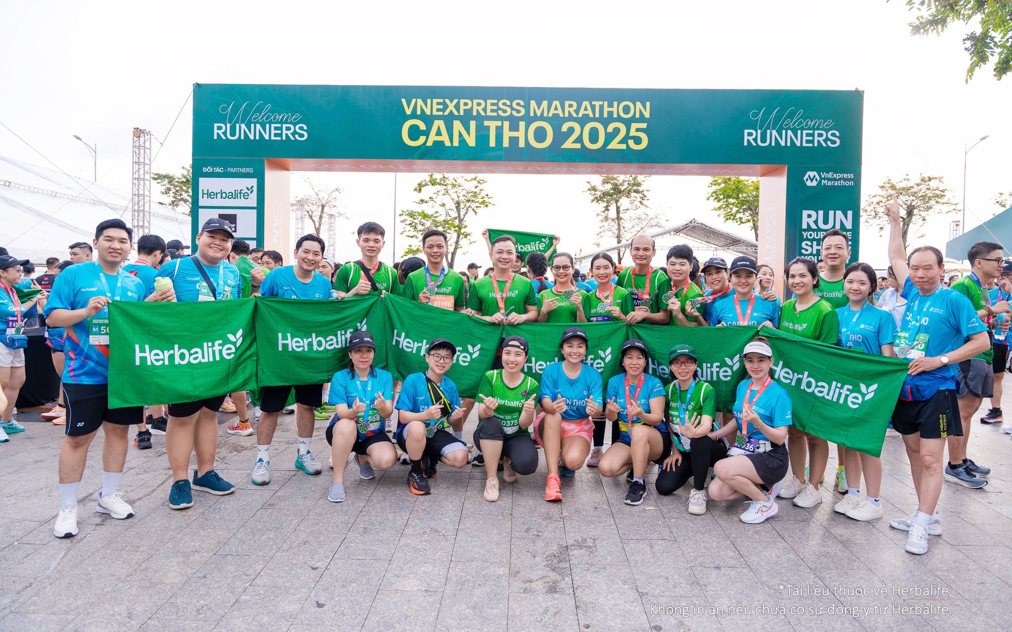 Herbalife Việt Nam đóng góp hơn 3,2 tỷ đồng chung tay hỗ trợ vùng bão lũ miền Bắc, miền Trung. - Ảnh 2.