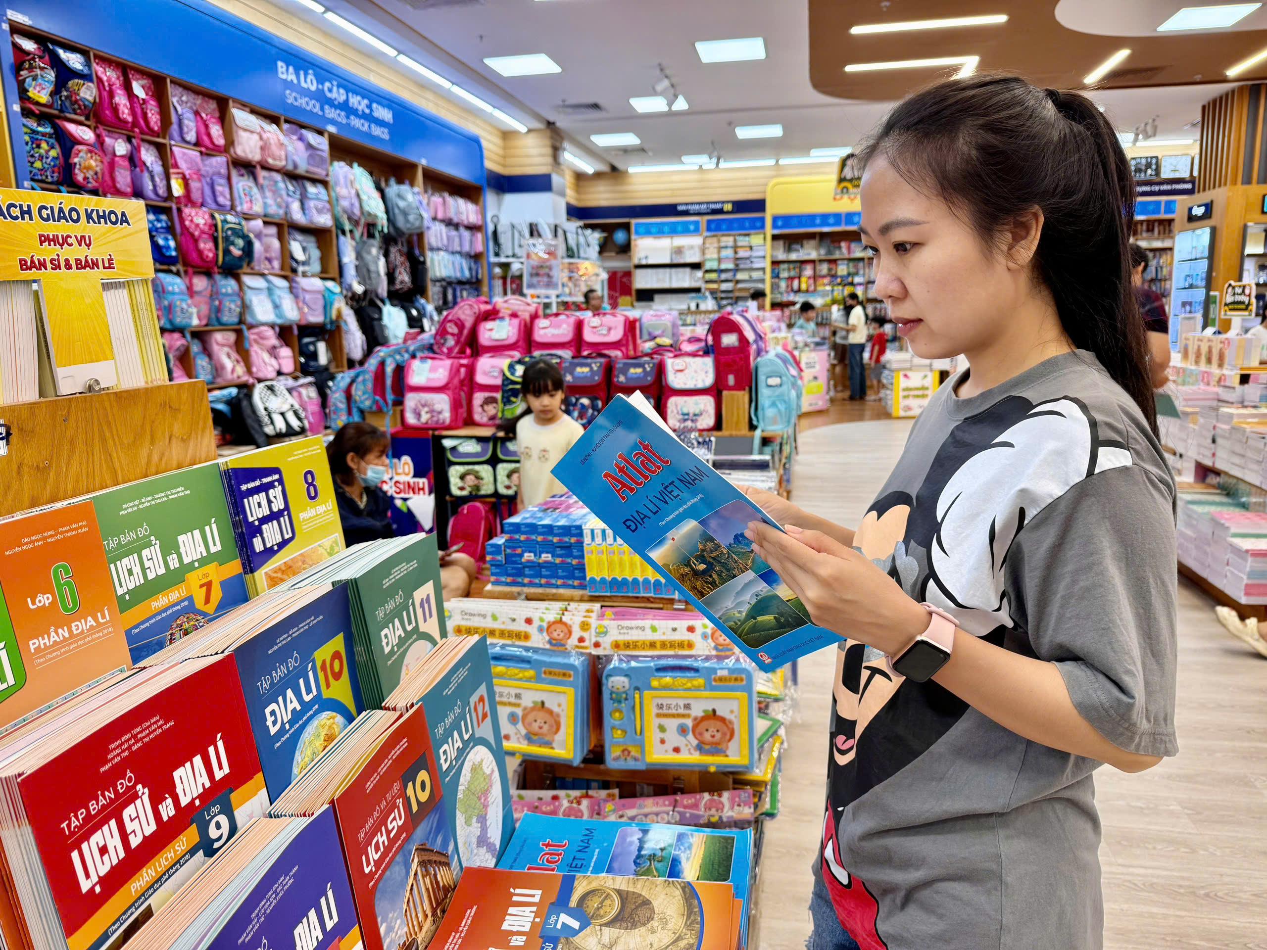 Mời bạn đọc hiến kế “Làm thế nào để sớm có một bộ sách giáo khoa thống nhất?” - Ảnh 1.