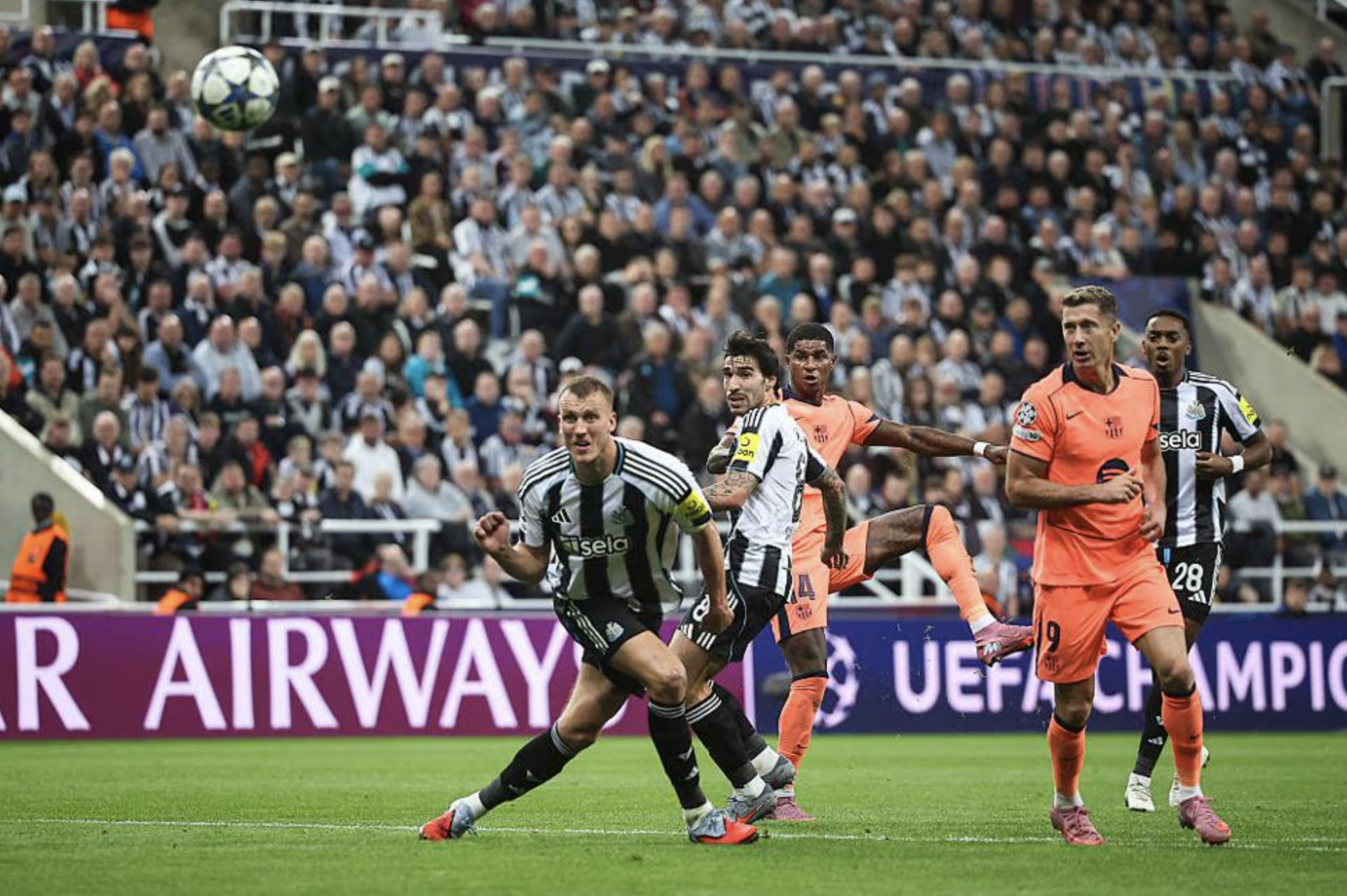 Rashford lập đại công, Barcelona giành thắng lợi trên sân Newcastle- Ảnh 2.