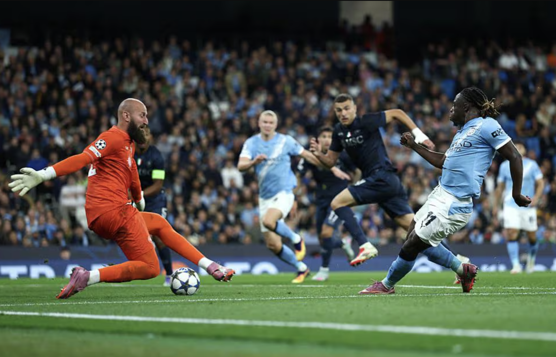 Ο Έρλινγκ Χάαλαντ φτάνει σε ένα ιστορικό ορόσημο, η Μάντσεστερ Σίτι νικά εύκολα τη Νάπολι του Ντε Μπρόινε - Φωτογραφία 6. Erling Haaland chạm mốc lịch sử, Man City thắng dễ Napoli của De Bruyne- Ảnh 6.