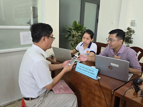 Ngày càng hoàn thiện việc phục vụ dân- Ảnh 2.