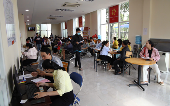 Trung tâm Phục vụ hành chính công phường, xã và đặc khu đã mang lại kết quả rõ rệ- Ảnh 2.