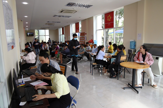 Ngày càng hoàn thiện việc phục vụ dân- Ảnh 1.