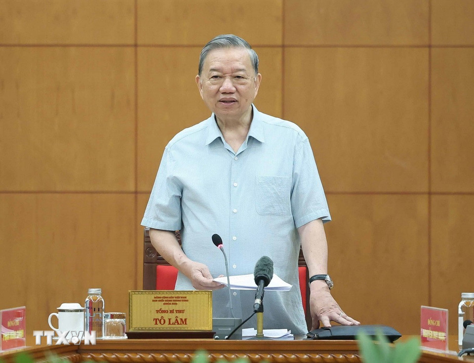 事務総長:土地法の改正は、税金、住宅、不動産に関する全体的な法律の範囲内に位置付けられる必要がある - 写真 1。 Tổng Bí thư: Sửa Luật Đất đai cần đặt trong tổng thể các luật về thuế, nhà ở, bất động sản- Ảnh 1.