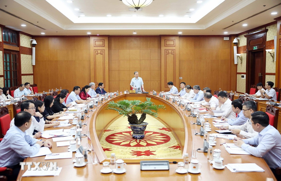 事務総長:土地法の改正は、税金、住宅、不動産に関する全体的な法律の範囲内に位置付けられる必要がある - 写真 2。 Tổng Bí thư: Sửa Luật Đất đai cần đặt trong tổng thể các luật về thuế, nhà ở, bất động sản- Ảnh 2.