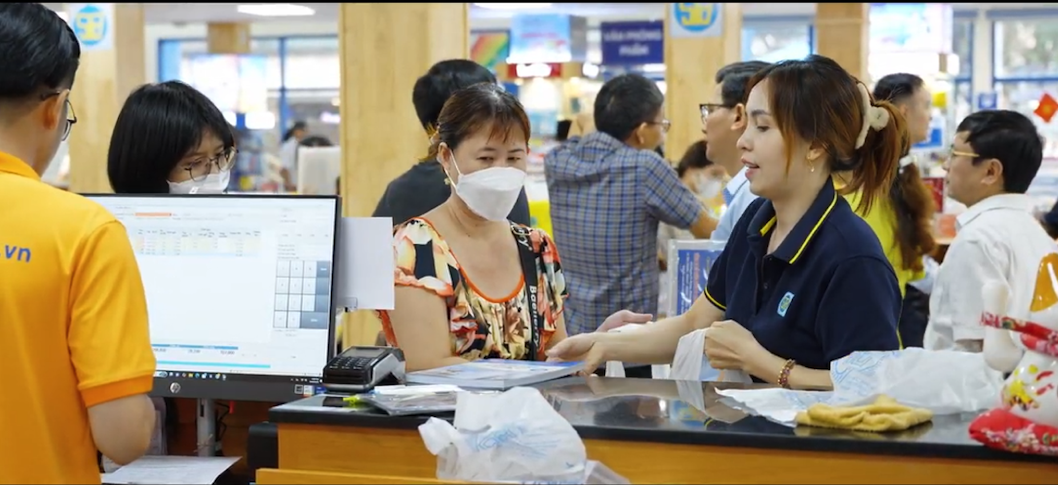 Nguyen Tri Phuong کتابوں کی دکان اور اسکول کے آلات کا افتتاح - تصویر 4۔ Khai trương Nhà sách và thiết bị trường học Nguyễn Tri Phương- Ảnh 4.