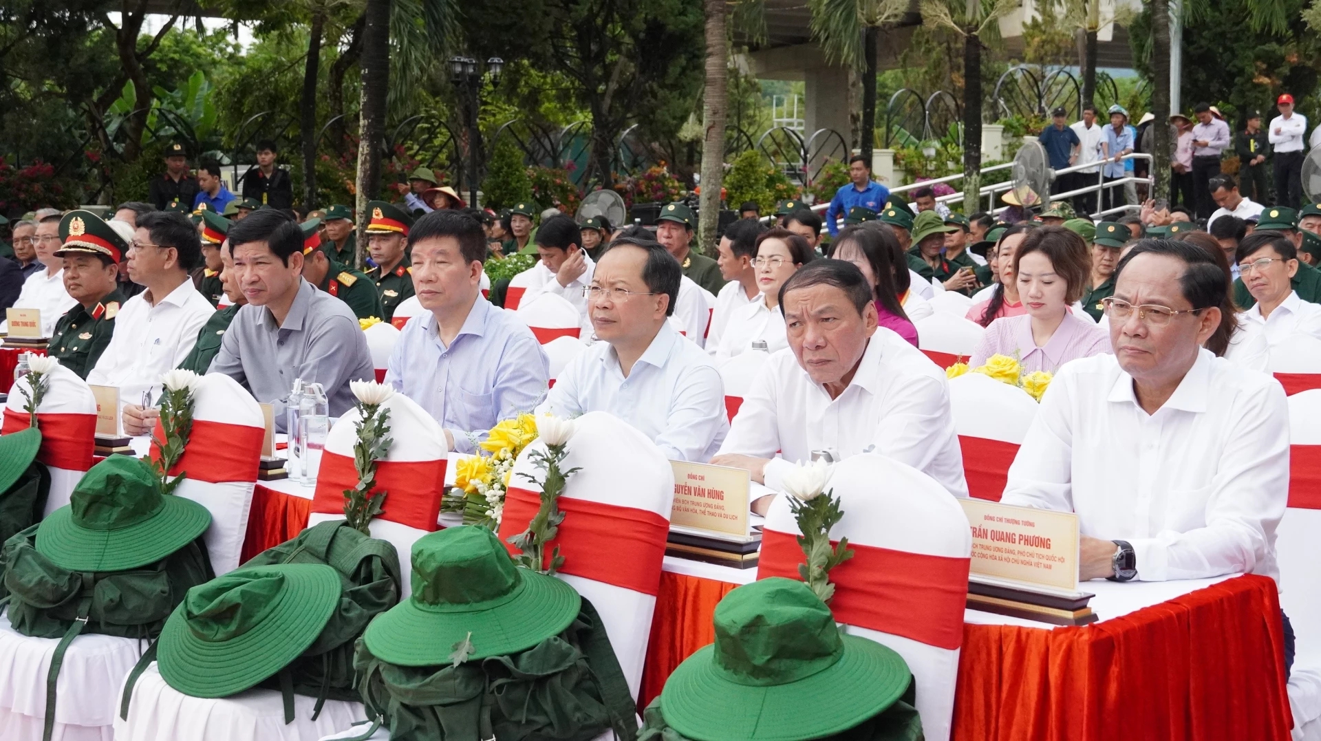 Khánh thành Khu tưởng niệm 16 thanh niên xung phong tại Bến phà Long Đại - Ảnh 2. Khánh thành Khu tưởng niệm 16 thanh niên xung phong tại Bến phà Long Đại - Ảnh 2.