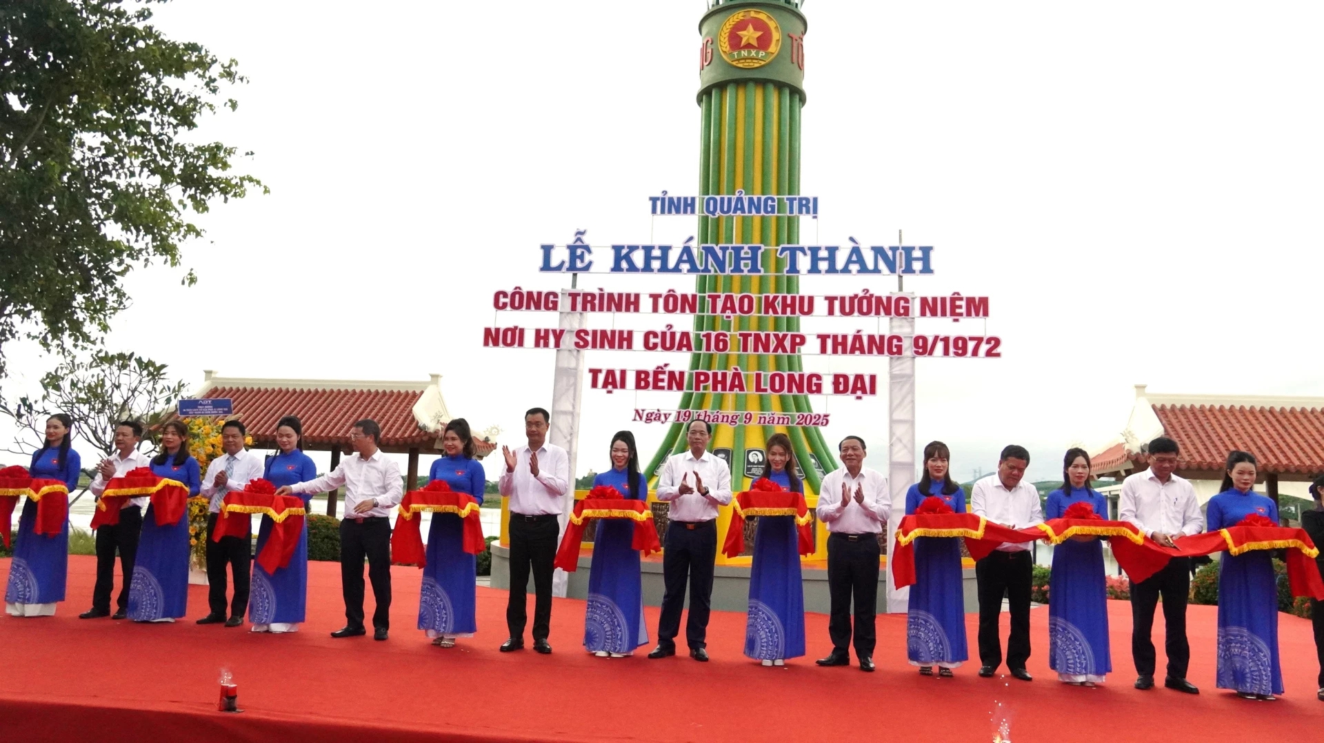 Khánh thành Khu tưởng niệm 16 thanh niên xung phong tại Bến phà Long Đại - Ảnh 1. Khánh thành Khu tưởng niệm 16 thanh niên xung phong tại Bến phà Long Đại - Ảnh 1.