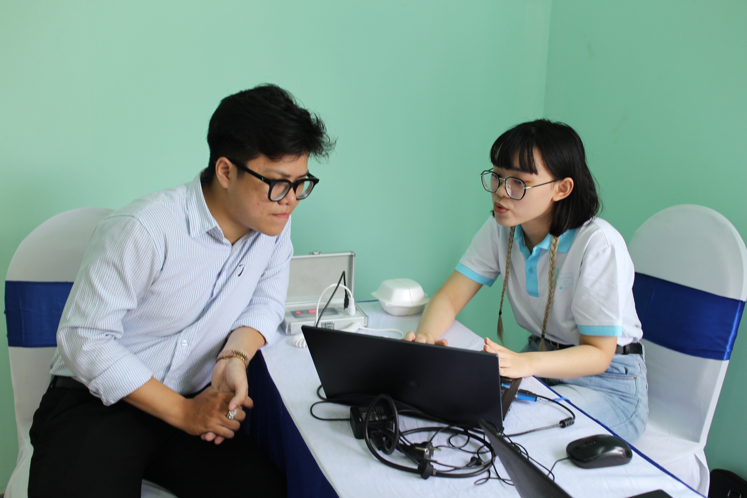 Những trường hợp phải tạm dừng hợp đồng khám bệnh, chữa bệnh BHYT? - Ảnh 1.