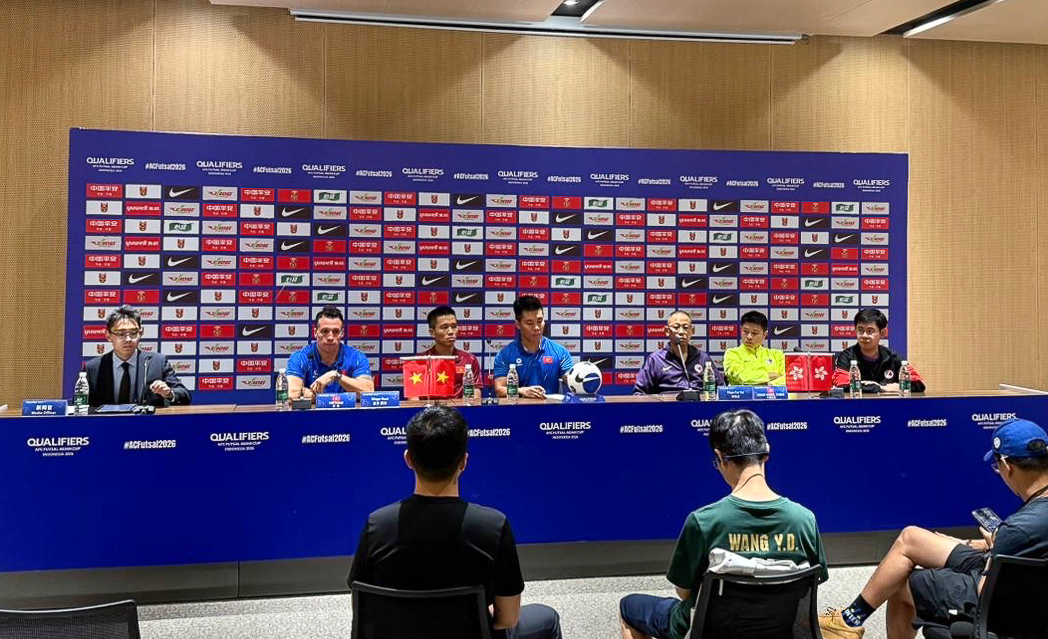 Het Vietnamese zaalvoetbalteam is er klaar voor en streeft naar maximale punten - Foto 2. Tuyển futsal Việt Nam sẵn sàng, mục tiêu giành điểm tối đa- Ảnh 2.