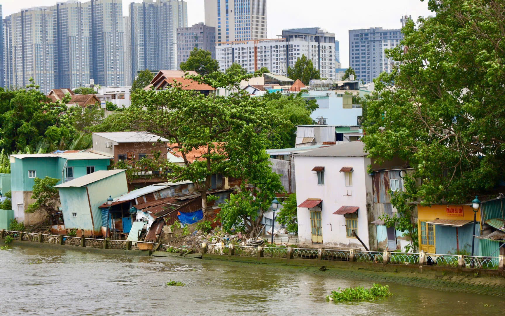 TPHCM: Sạt lở bờ s&ocirc;ng, k&ecirc;nh rạch ảnh hưởng h&agrave;ng trăm hộ d&acirc;n - Ảnh 3.