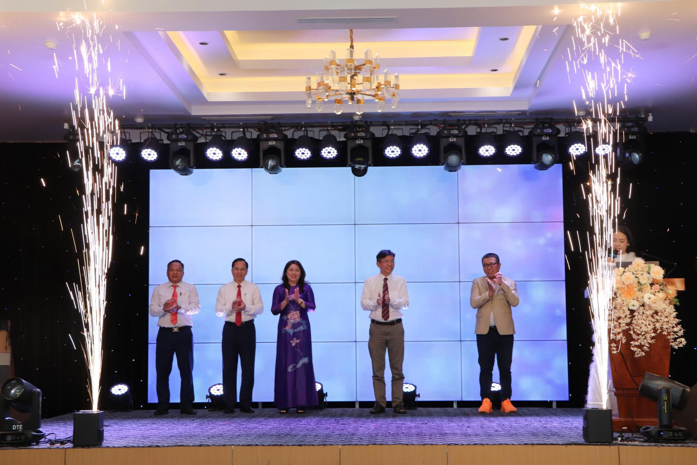 Phường Tam Kỳ ra mắt trợ lý AI hỗ trợ dân thực hiện thủ tục hành chính- Ảnh 2.