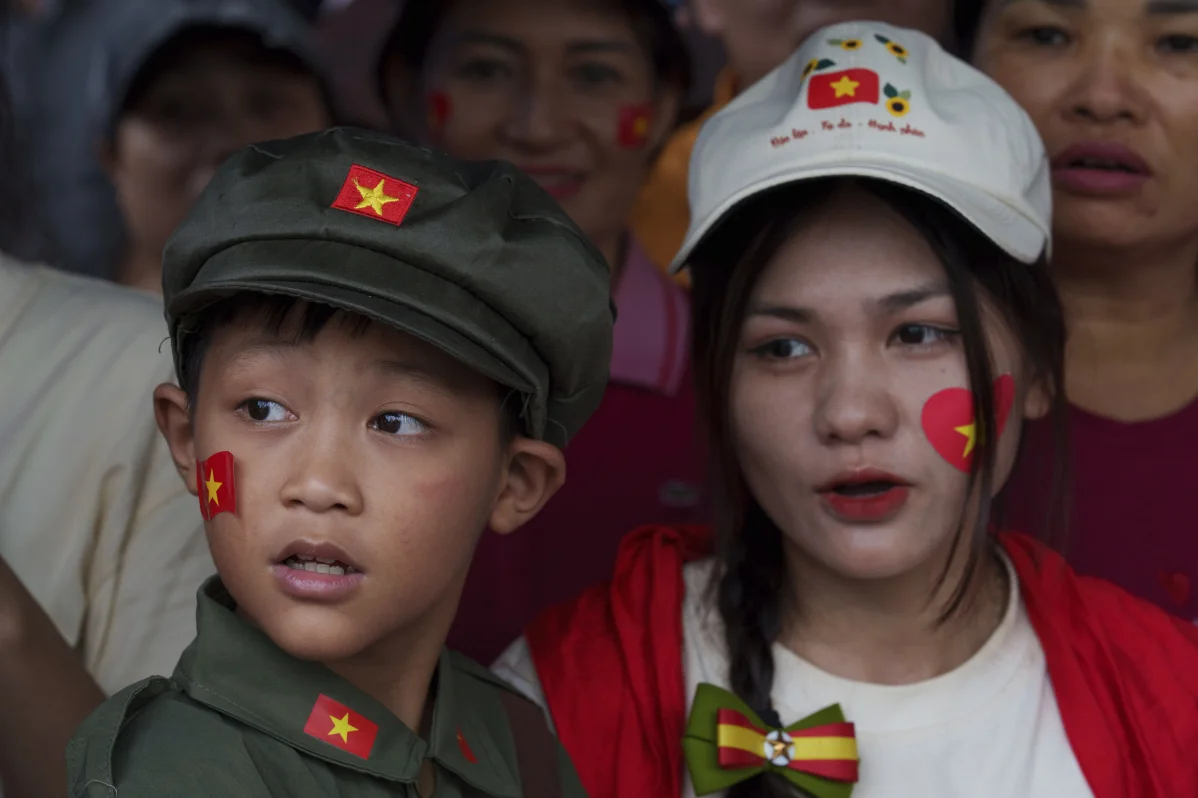 [SPECIAL] Photos show city balconies united under red flags for Vietnam’s National Day - Ảnh 14.