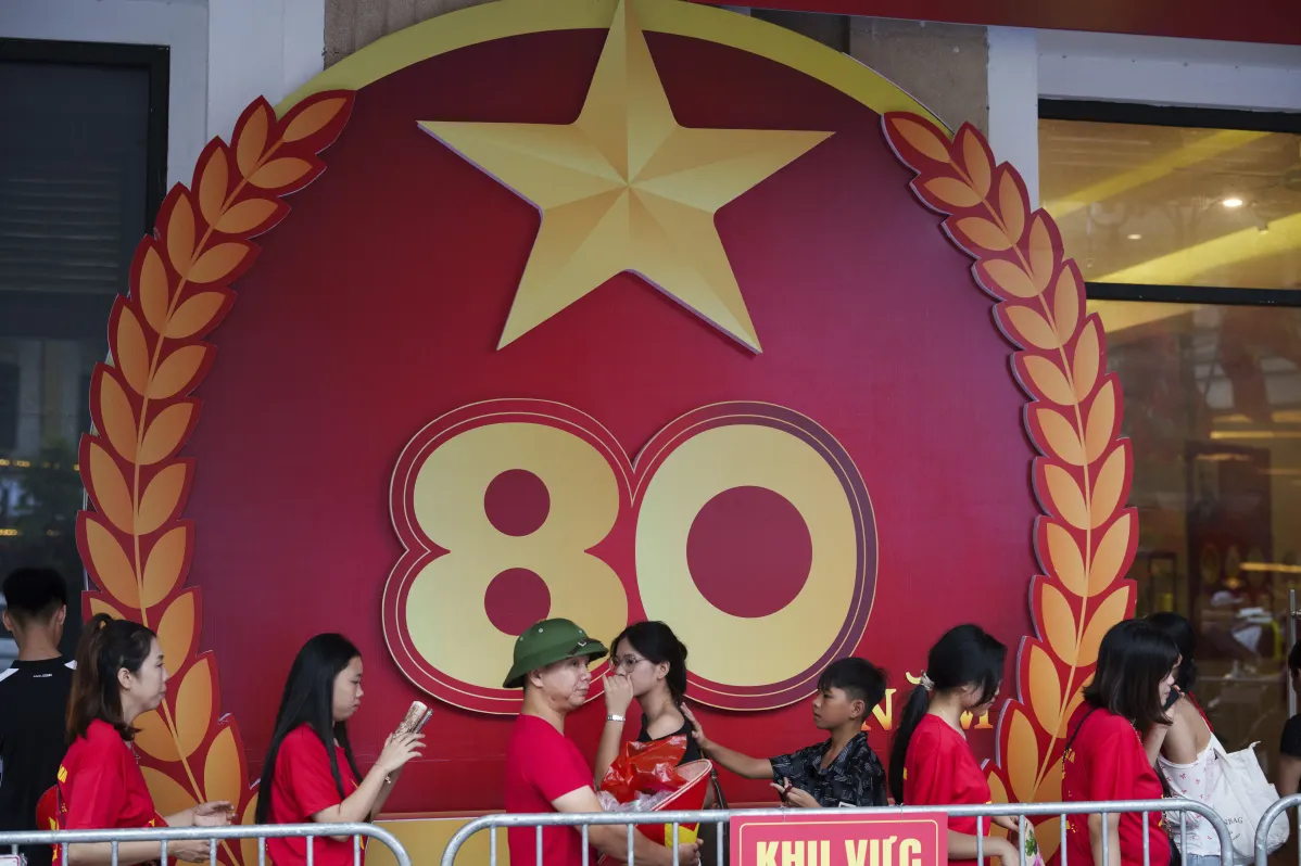 [SPECIAL] Photos show city balconies united under red flags for Vietnam’s National Day - Ảnh 13.