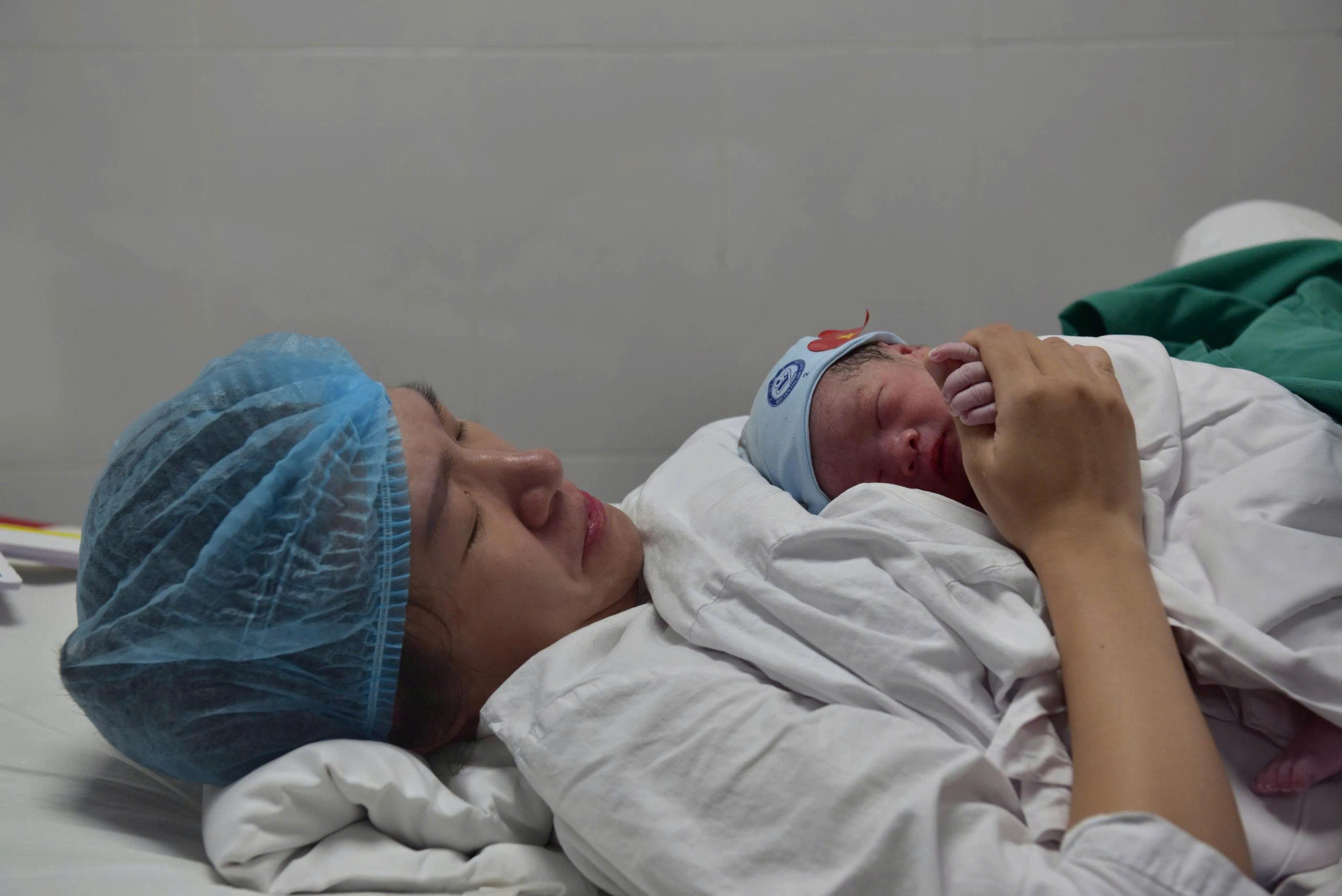 Em bé chào đời lúc 0 giờ 2 phút mang tên Quốc Khánh- Ảnh 1. Em bé chào đời lúc 0 giờ 2 phút mang tên Quốc Khánh- Ảnh 1.