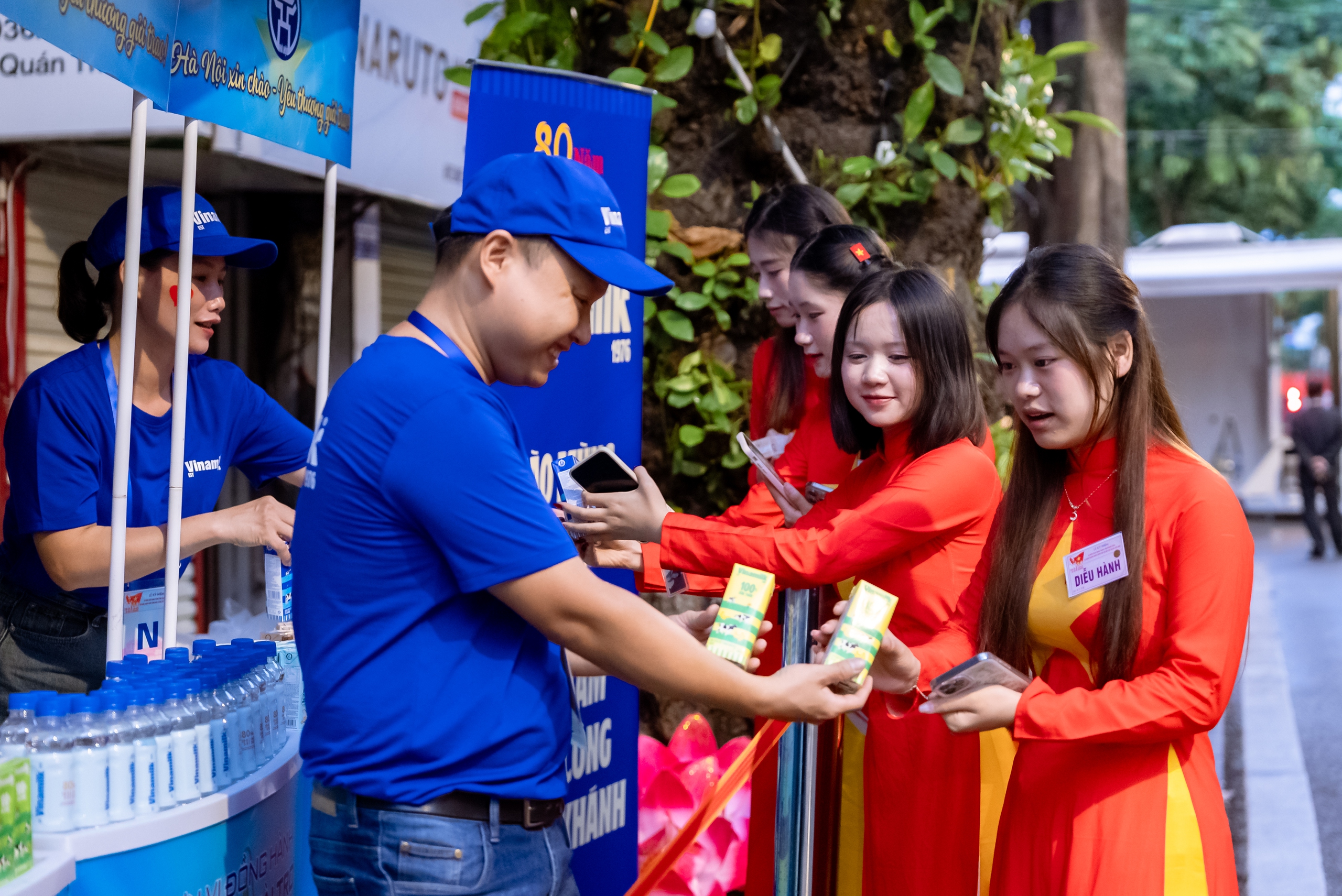 Vinamilk hòa nhịp cùng ngày hội non sông- Ảnh 1. Vinamilk hòa nhịp cùng ngày hội non sông- Ảnh 1.