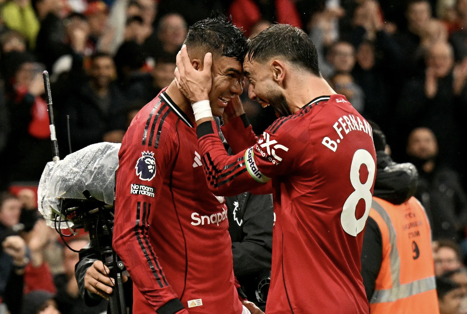 Rain និងសន្លឹកបៀនៅ Old Trafford, Man United ឈ្នះ Chelsea យ៉ាងខ្លាំង - រូបថត 8 ។ Mưa trời và mưa thẻ ở Old Trafford, Man United thắng kịch tính Chelsea- Ảnh 8.