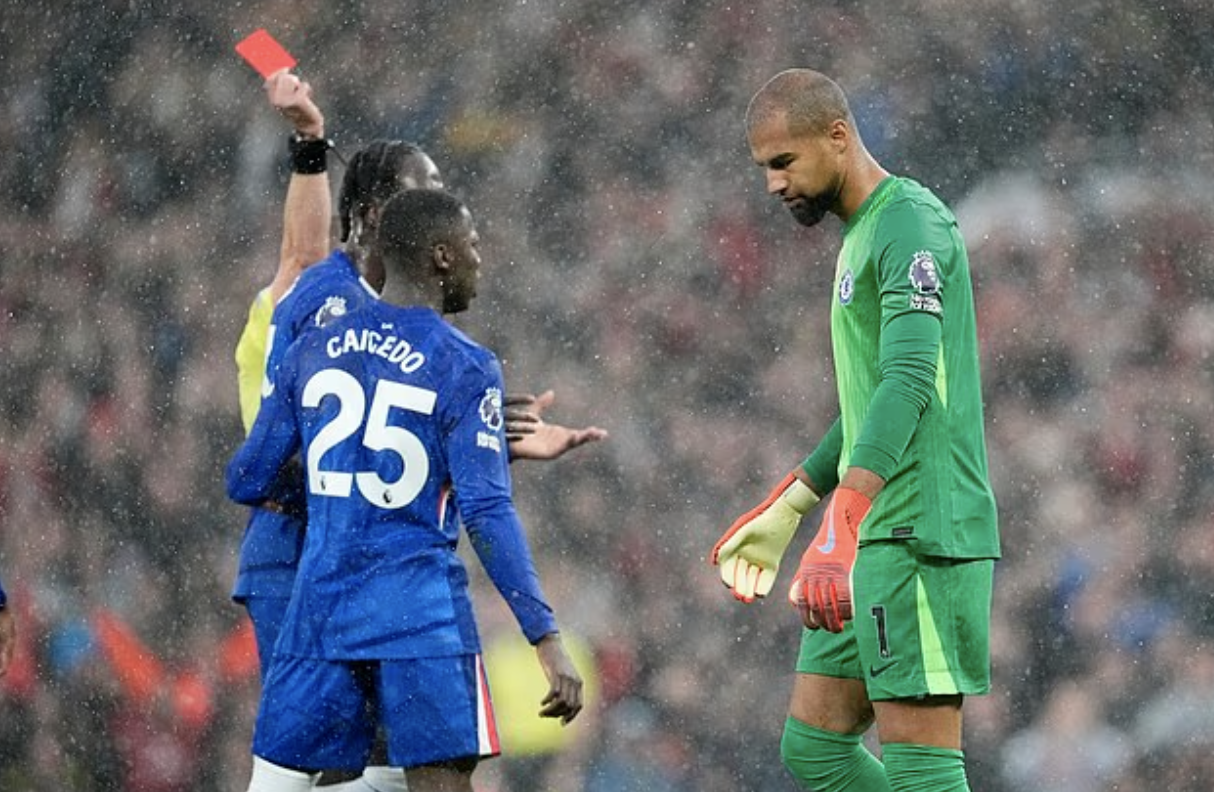 ភ្លៀងនិងសន្លឹកបៀនៅ Old Trafford Man United បានឈ្នះយ៉ាងខ្លាំងប្រឆាំងនឹង Chelsea - រូបថត 6 ។ Mưa trời và mưa thẻ ở Old Trafford, Man United thắng kịch tính Chelsea- Ảnh 6.