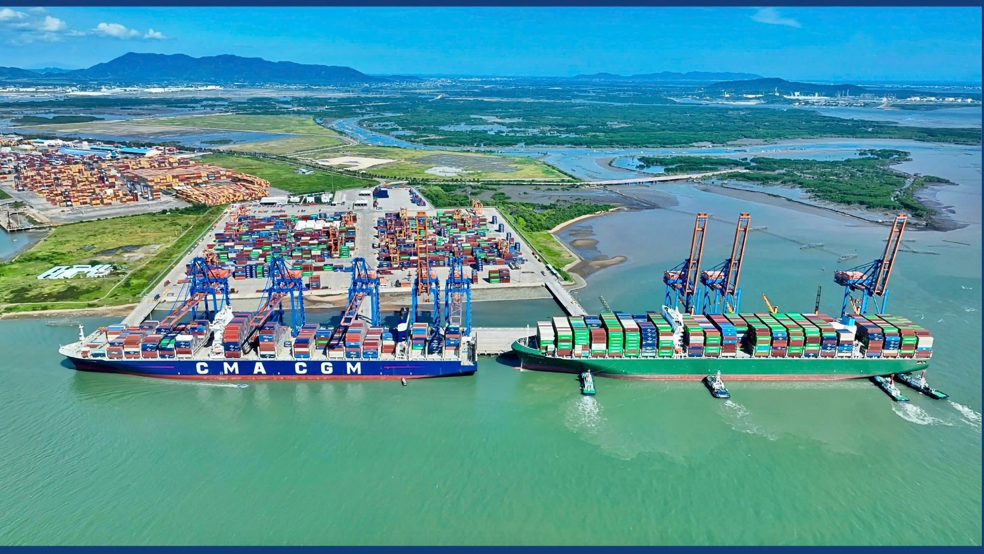 Chủ tịch UBND TP HCM Nguyễn Văn Được khảo sát
tiềm năng phát triển cảng biển- Ảnh 4. Chủ tịch UBND TP HCM Nguyễn Văn Được khảo sát
tiềm năng phát triển cảng biển- Ảnh 4.