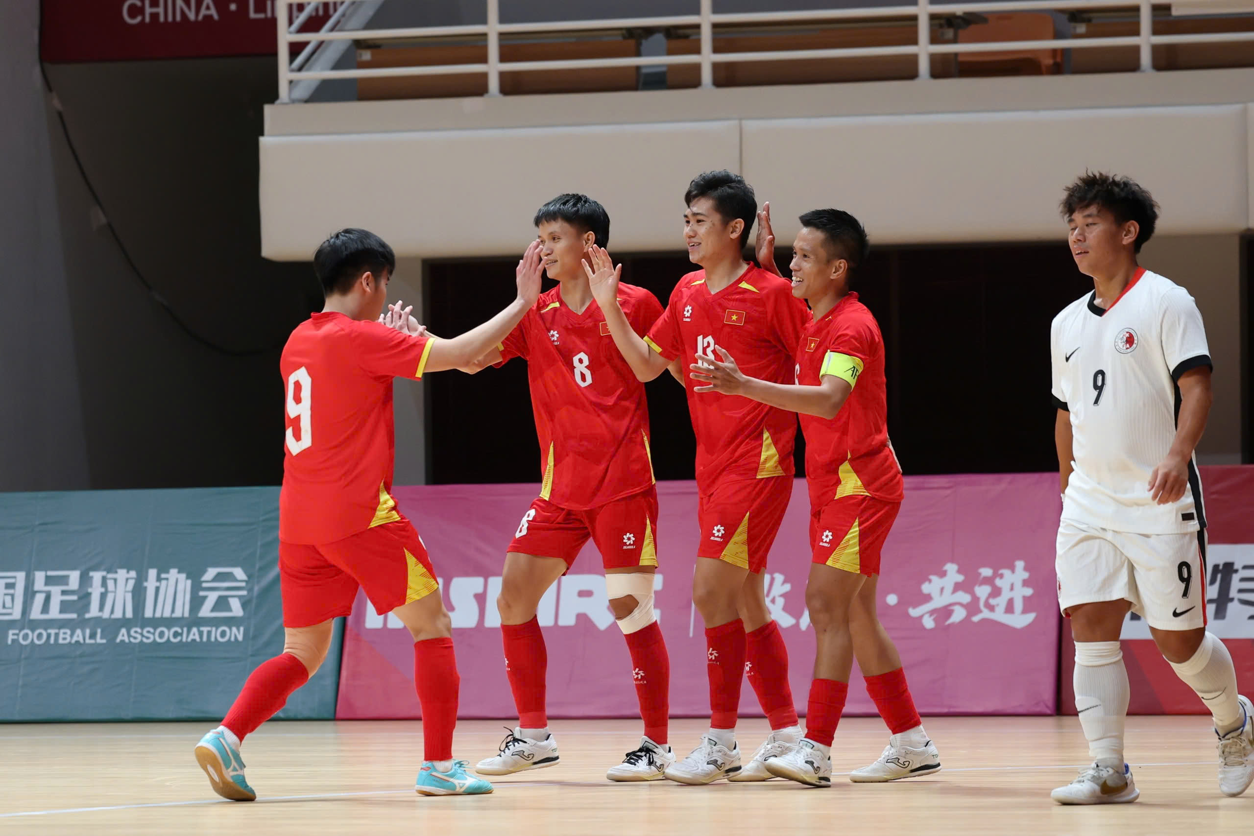 Futsal Việt Nam ra quân với chiến thắng 9-1- Ảnh 2. Futsal Việt Nam ra quân với chiến thắng 9-1- Ảnh 2.