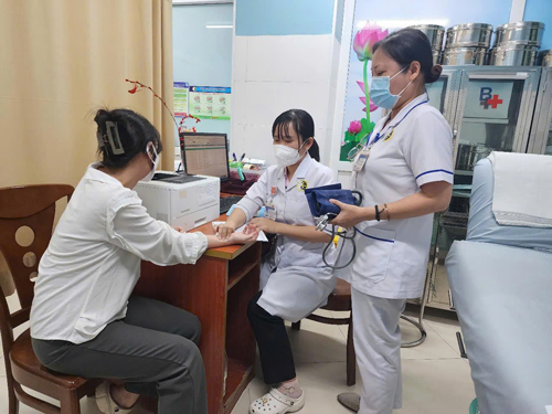 Bắt mạch trào lưu "làm ấm tử cung" - Ảnh 1. Bắt mạch trào lưu "làm ấm tử cung" - Ảnh 1.
