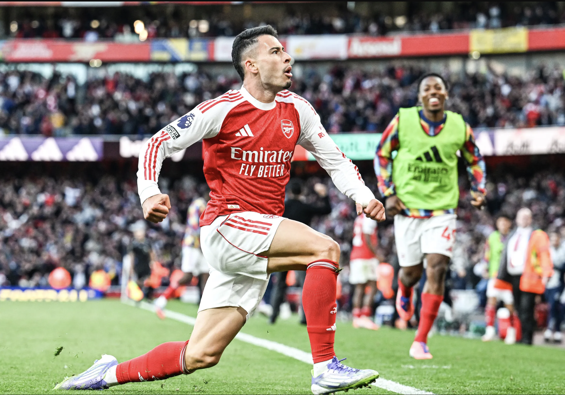 Arsenal និង Man City ដណ្តើមគ្នាមកវិញក្នុងសមរភូមិដ៏ធំ Liverpool ទទួលបានអត្ថប្រយោជន៍ពីតំណែងកំពូល - រូបថត 4 ។ Arsenal và Man City níu chân nhau ở đại chiến, Liverpool hưởng lợi ngôi đầu- Ảnh 4.