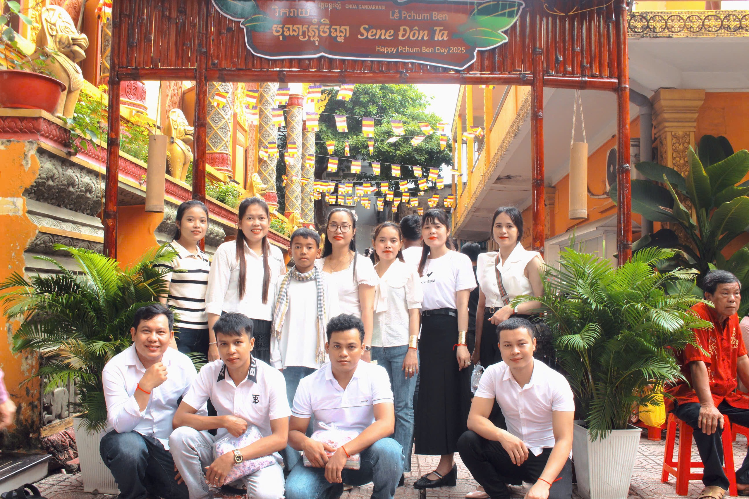 TP HCM: Tưng bừng lễ Sene Đôn Ta (lễ Vu Lan báo hiếu) của đồng bào Khmer - Ảnh 10. TP HCM: Tưng bừng lễ Sene Đôn Ta (lễ Vu Lan báo hiếu) của đồng bào Khmer - Ảnh 10.