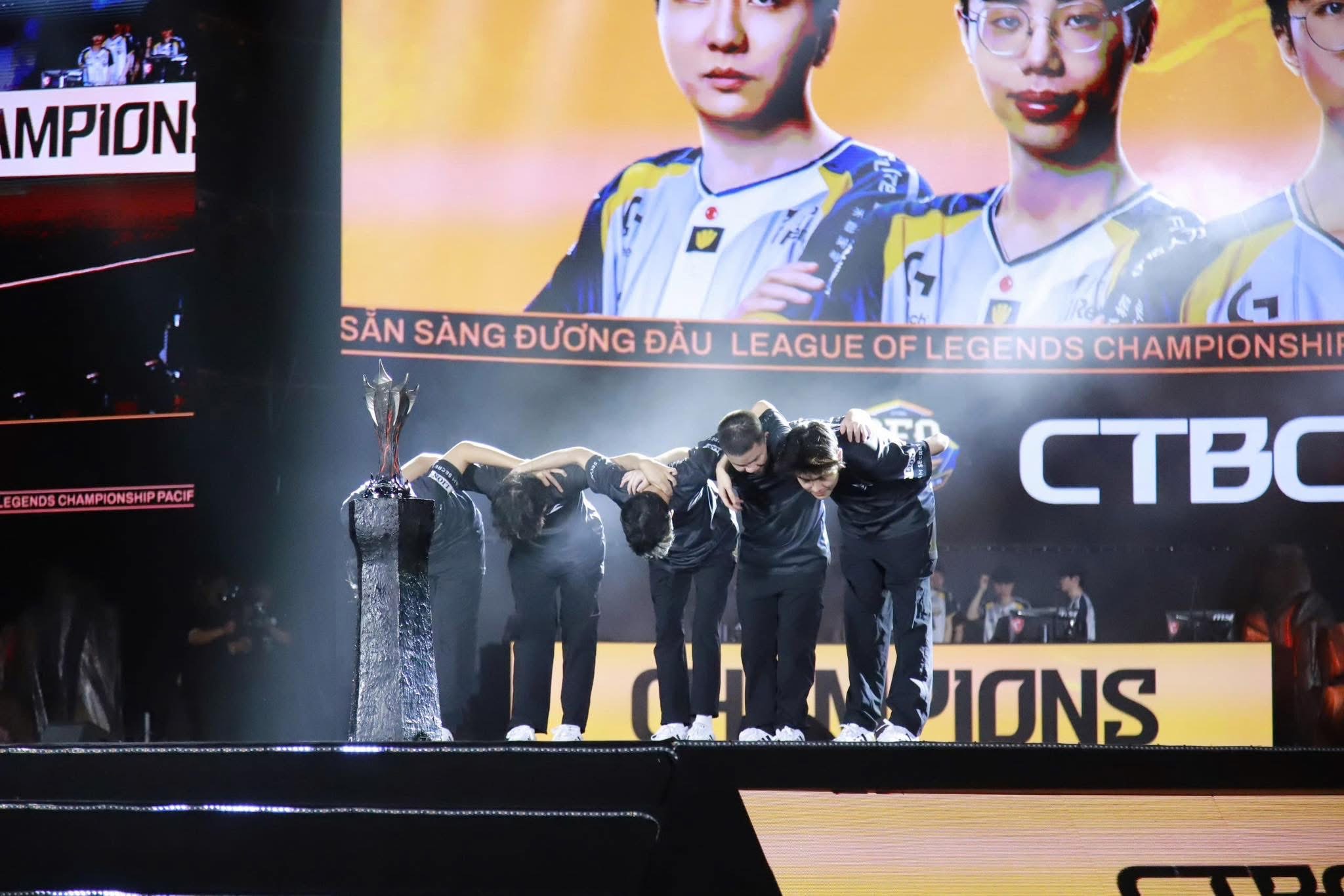 ESport: CFO đăng quang LCP 2025, TSW viết tiếp lịch sử cho thoại "Liên minh huyền thoại" Việt Nam- Ảnh 3. ESport: CFO đăng quang LCP 2025, TSW viết tiếp lịch sử cho thoại "Liên minh huyền thoại" Việt Nam- Ảnh 3.