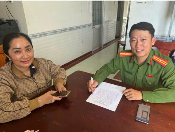 Người phụ nữ ở Tây Ninh vui mừng nhận lại 190 triệu đồng chuyển nhầm- Ảnh 1.