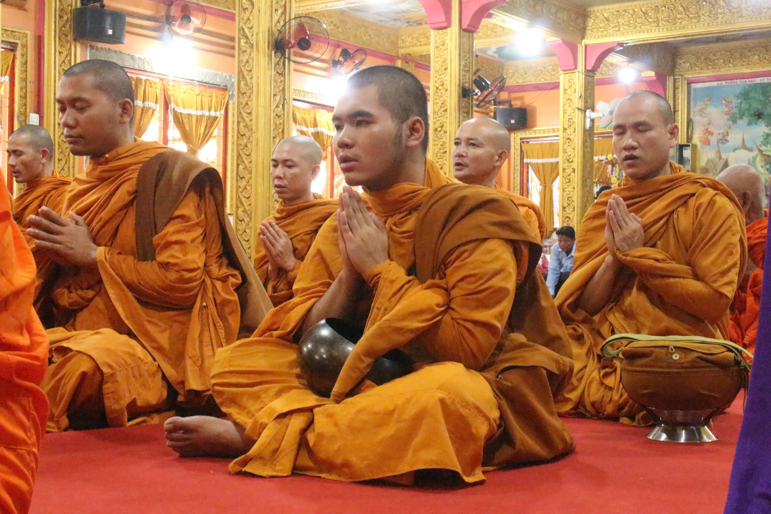 TP HCM: Tưng bừng lễ Sene Đôn Ta (lễ Vu Lan báo hiếu) của đồng bào Khmer - Ảnh 14. TP HCM: Tưng bừng lễ Sene Đôn Ta (lễ Vu Lan báo hiếu) của đồng bào Khmer - Ảnh 14.