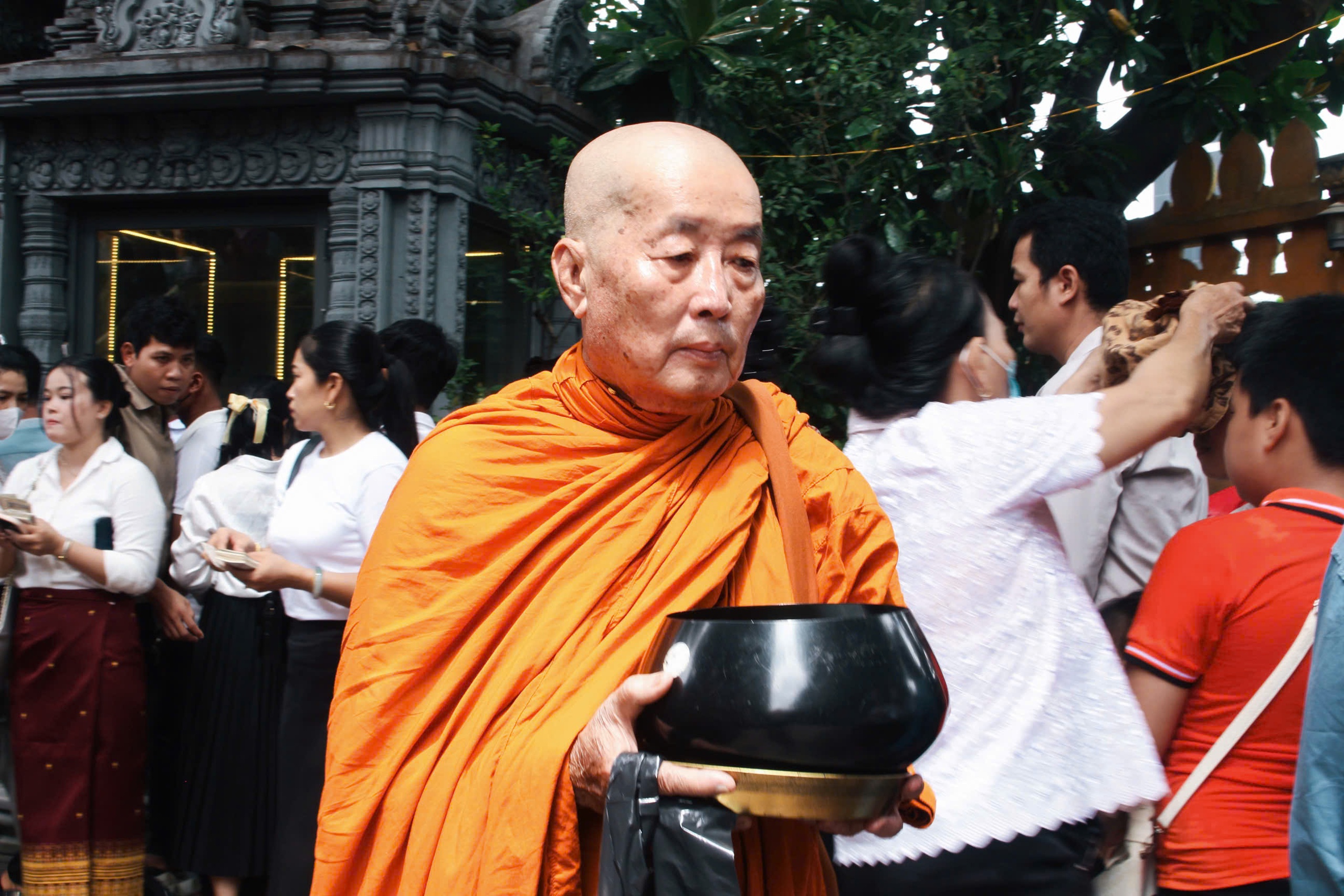 TP HCM: Tưng bừng lễ Sene Đôn Ta (lễ Vu Lan báo hiếu) của đồng bào Khmer - Ảnh 15. TP HCM: Tưng bừng lễ Sene Đôn Ta (lễ Vu Lan báo hiếu) của đồng bào Khmer - Ảnh 15.