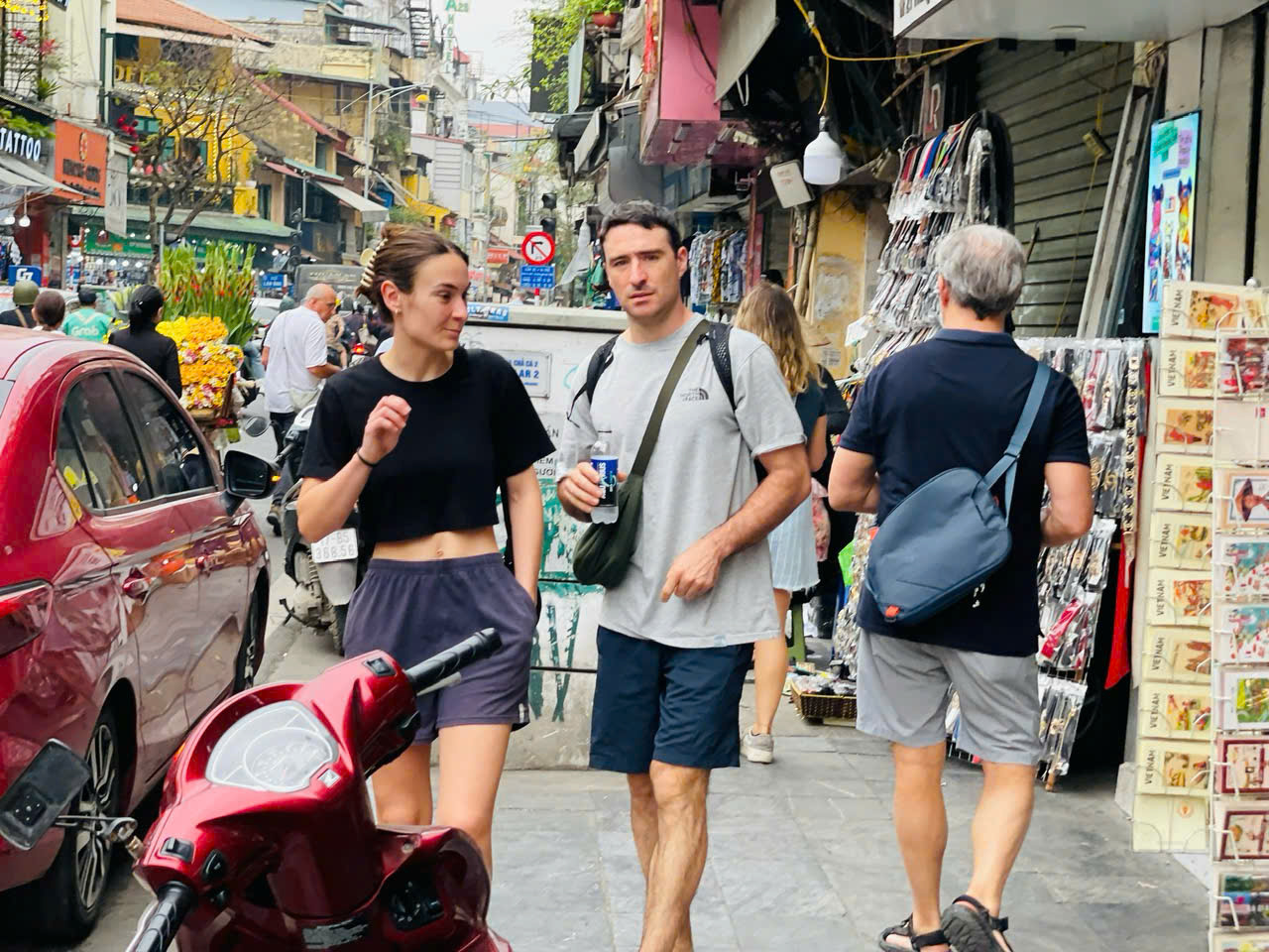 ពានរង្វាន់ទេសចរណ៍វៀតណាមឆ្នាំ 2025 ផ្តល់កិត្តិយសដល់អាជីវកម្មទេសចរណ៍ - រូបថត ២. Giải thưởng Du lịch Việt Nam 2025 tôn vinh các doanh nghiệp du lịch- Ảnh 2.